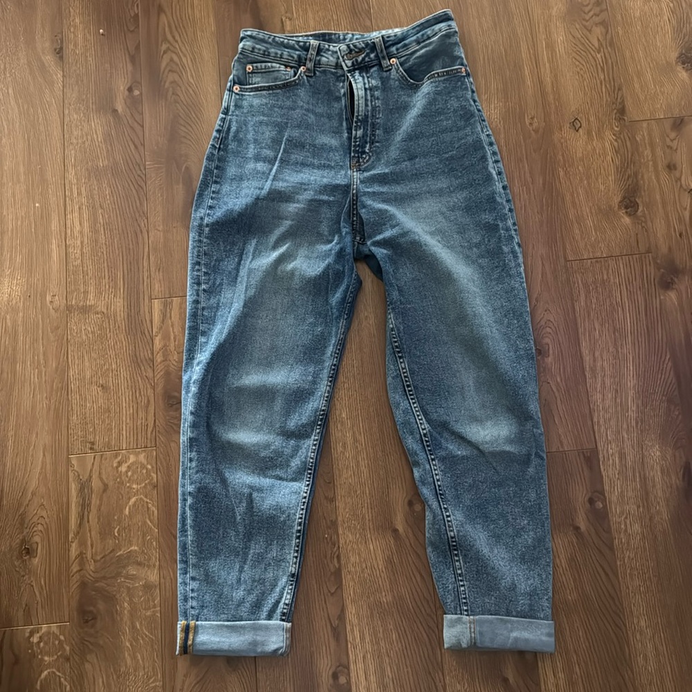 DIVIDED Size 6 cropped boyfriend jeans